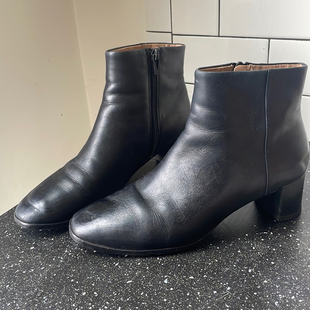 Via Spiga black bootie